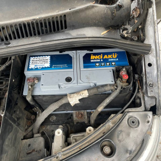 Замена аккумулятора на Volkswagen Caravelle T5 2003 - 2009 2.5d (131 л.с.) Замена аккумулятора на Volkswagen Caravelle T5 2003 - 2009 2.5d (131 л.с.)