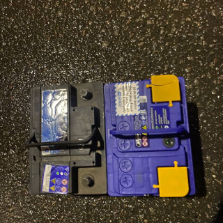 Замена аккумулятора на Chevrolet Cruze I Рестайлинг 2013 - 2015 1.6 (109 л.с.) Замена аккумулятора на Chevrolet Cruze I Рестайлинг 2013 - 2015 1.6 (109 л.с.)