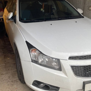 Замена аккумулятора на Chevrolet Cruze I 2009 - 2013 1.8 (141 л.с.) Замена аккумулятора на Chevrolet Cruze I 2009 - 2013 1.8 (141 л.с.)